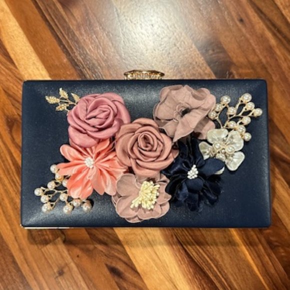 NWOT Floral Evening Bag Clutch - Picture 2 of 4